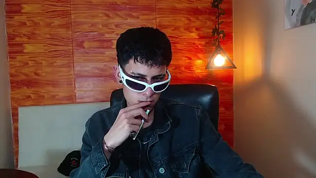 Bastiaan 28 online show from March 2025 12:12:02 AM