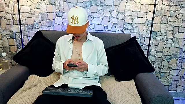 Bastiaan 28 online show from November 2025 04:57:01 AM