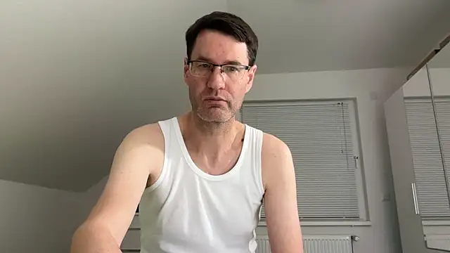 Snapshot of zxzx_cam1 chatting on February 2026 06:18:01 PM zxzx cam1 online show from February 2026 06:18:01 PM