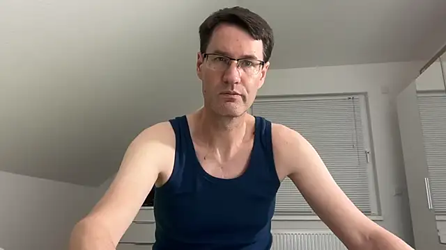 Snapshot of zxzx_cam1 chatting on March 2026 06:37:02 PM zxzx cam1 online show from March 2026 06:37:02 PM