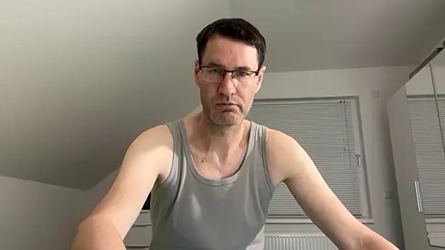 Snapshot of zxzx_cam1 chatting on February 2026 05:54:02 PM zxzx cam1 online show from February 2026 05:54:02 PM