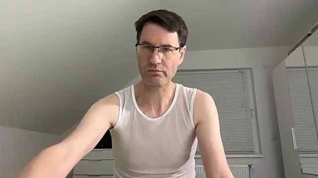 Snapshot of zxzx_cam1 chatting on February 2026 03:33:01 PM zxzx cam1 online show from February 2026 03:33:01 PM