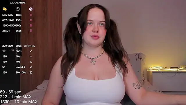 Snapshot of HANNA_MONTANAS chatting on November 2025 06:45:01 PM HANNA MONTANAS online show from November 2025 06:45:01 PM