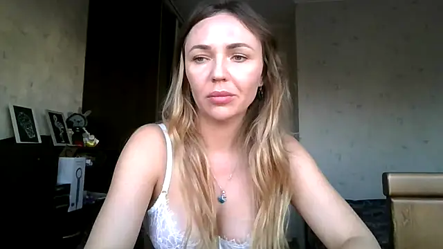 AngelinaLove28 online show from November 2025 06:50:01 AM