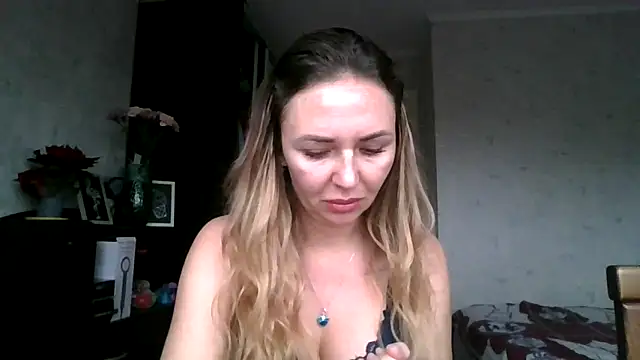 AngelinaLove28 online show from December 2025 07:45:01 AM