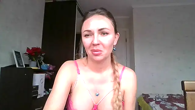 AngelinaLove28 online show from November 2025 06:57:01 AM