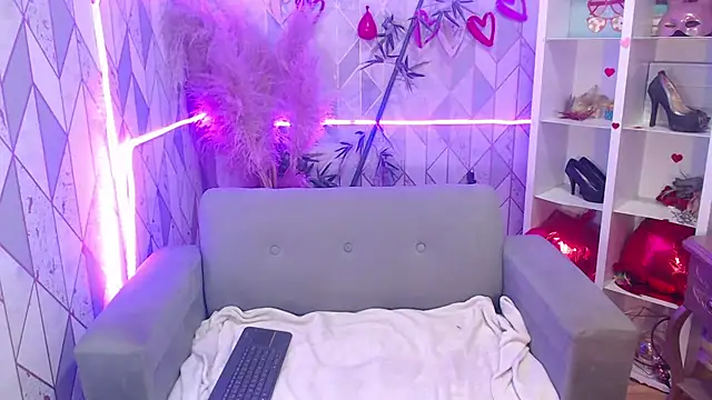 charlottemoonxz online show from October 2025 08:01:01 PM