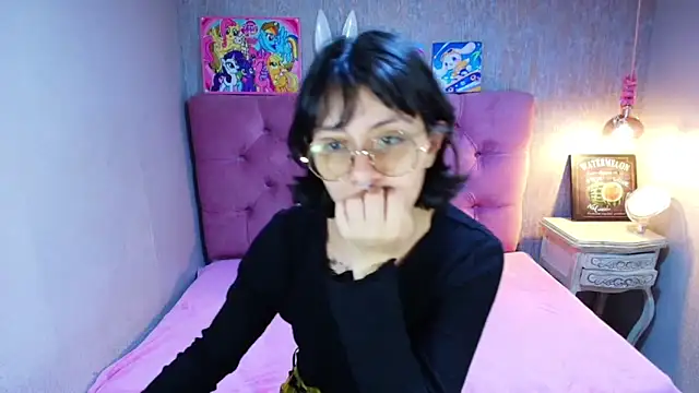 Snapshot of charlottemoonxz chatting on May 2026 05:27:01 PM charlottemoonxz online show from May 2026 05:27:01 PM