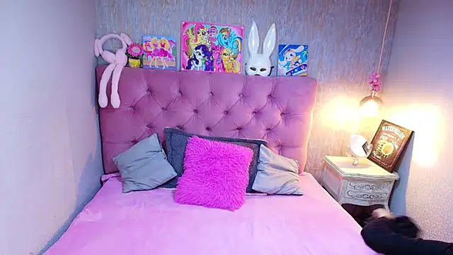 charlottemoonxz online show from February 2026 07:03:01 PM