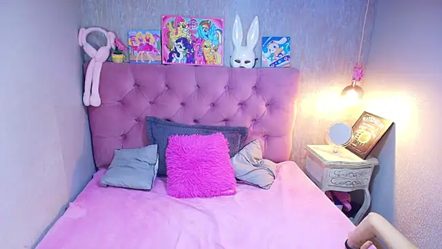 charlottemoonxz online show from February 2026 06:52:01 PM