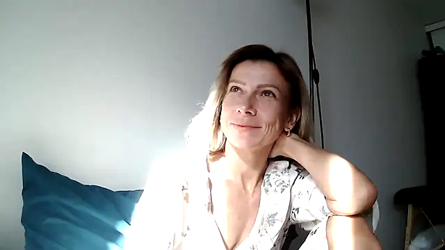 anechka1 online show from November 2025 04:18:01 PM