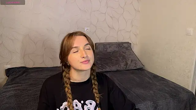 Snapshot of Vibe_to_night chatting on November 2025 12:20:01 PM Vibe to night online show from November 2025 12:20:01 PM