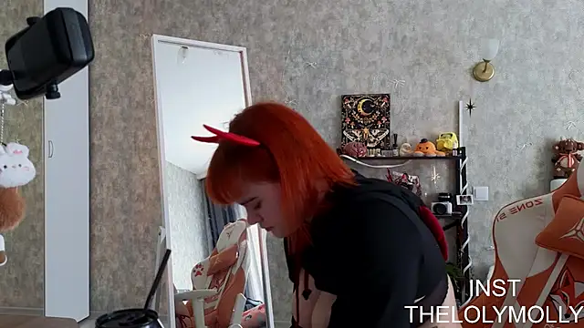 Snapshot of LolyMolli chatting on June 2026 10:43:01 AM LolyMolli online show from June 2026 10:43:01 AM