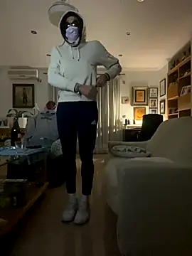 Kamaleonix online show from November 2025 08:51:01 PM