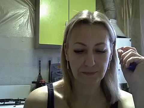 Snapshot of AshleyXHoney chatting on November 2025 06:51:02 AM AshleyXHoney online show from November 2025 06:51:02 AM