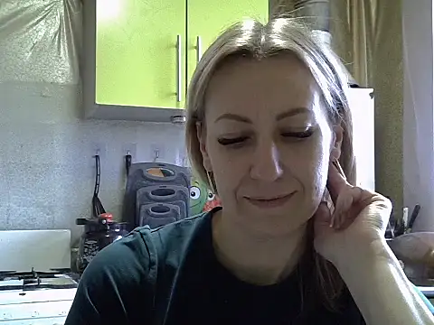 Snapshot of AshleyXHoney chatting on November 2025 07:56:02 AM AshleyXHoney online show from November 2025 07:56:02 AM