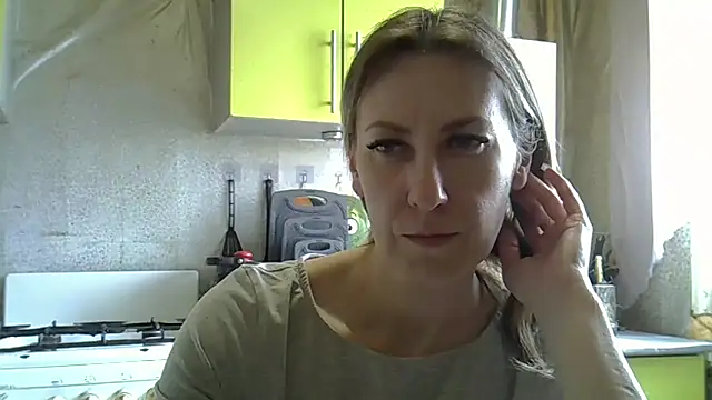 Snapshot of AshleyXHoney chatting on May 2026 06:28:02 AM AshleyXHoney online show from May 2026 06:28:02 AM