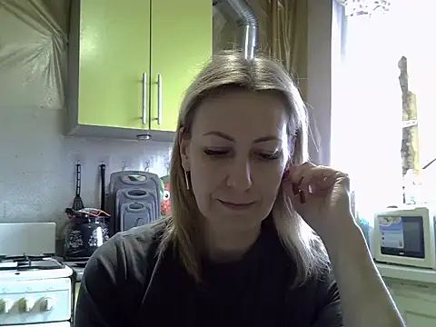 Snapshot of AshleyXHoney chatting on December 2025 08:31:02 AM AshleyXHoney online show from December 2025 08:31:02 AM