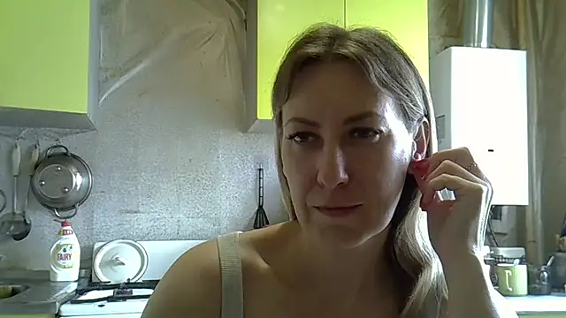 Snapshot of AshleyXHoney chatting on June 2026 06:40:02 AM AshleyXHoney online show from June 2026 06:40:02 AM