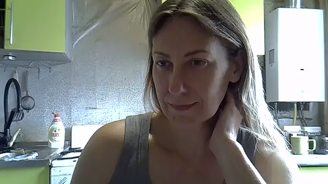Snapshot of AshleyXHoney chatting on June 2026 08:21:01 AM AshleyXHoney online show from June 2026 08:21:01 AM
