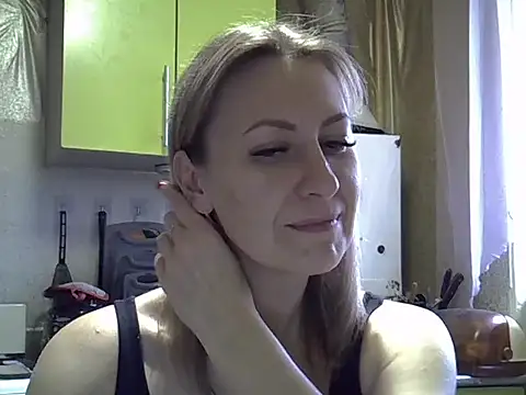 Snapshot of AshleyXHoney chatting on December 2025 07:18:01 AM AshleyXHoney online show from December 2025 07:18:01 AM