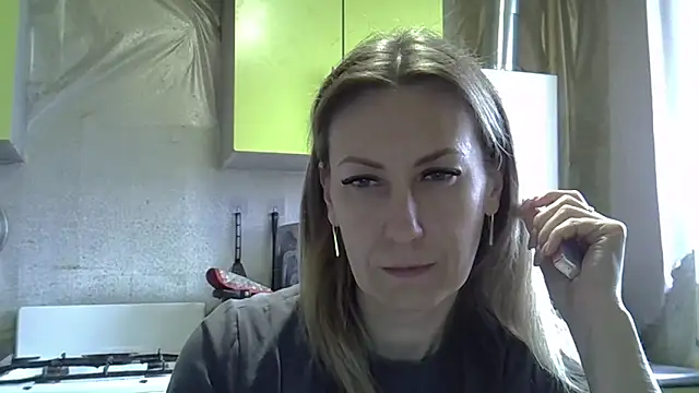 Snapshot of AshleyXHoney chatting on April 2026 06:39:01 AM AshleyXHoney online show from April 2026 06:39:01 AM