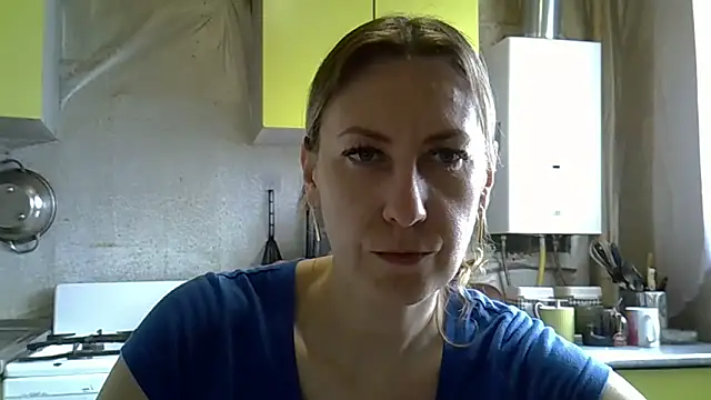 Snapshot of AshleyXHoney chatting on April 2026 06:18:01 AM AshleyXHoney online show from April 2026 06:18:01 AM