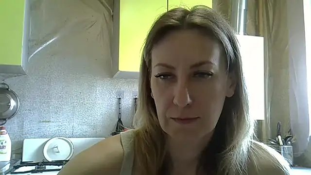 Snapshot of AshleyXHoney chatting on May 2026 06:39:01 AM AshleyXHoney online show from May 2026 06:39:01 AM
