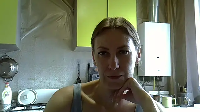 Snapshot of AshleyXHoney chatting on May 2026 07:18:01 AM AshleyXHoney online show from May 2026 07:18:01 AM