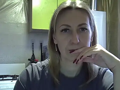 Snapshot of AshleyXHoney chatting on December 2025 07:35:02 AM AshleyXHoney online show from December 2025 07:35:02 AM