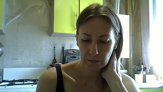 Snapshot of AshleyXHoney chatting on June 2026 07:31:01 AM AshleyXHoney online show from June 2026 07:31:01 AM