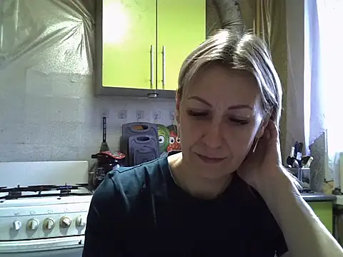 Snapshot of AshleyXHoney chatting on October 2025 06:12:02 AM AshleyXHoney online show from October 2025 06:12:02 AM