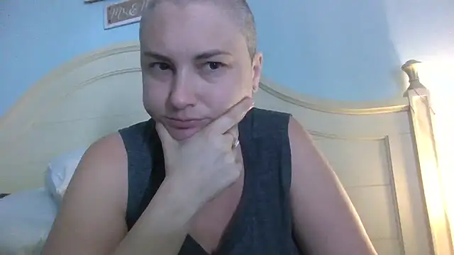 MilfyMrsRobinson online show from June 2026 02:33:01 PM