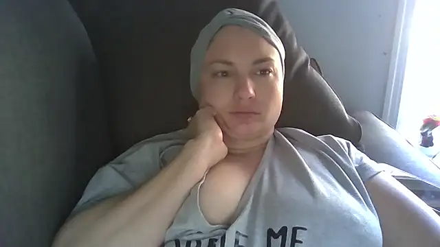 Snapshot of MilfyMrsRobinson chatting on June 2026 07:22:02 PM MilfyMrsRobinson online show from June 2026 07:22:02 PM