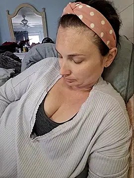 Snapshot of MilfyMrsRobinson chatting on March 2025 03:40:02 PM MilfyMrsRobinson online show from March 2025 03:40:02 PM