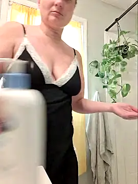 MilfyMrsRobinson online show from March 2026 04:32:02 PM