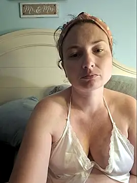 Snapshot of MilfyMrsRobinson chatting on March 2025 02:27:01 AM MilfyMrsRobinson online show from March 2025 02:27:01 AM