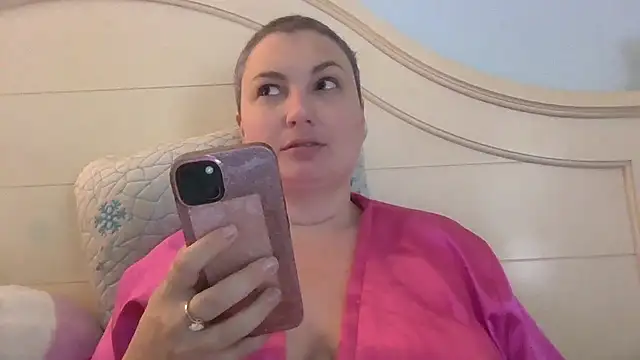 Snapshot of MilfyMrsRobinson chatting on July 2026 01:30:02 PM MilfyMrsRobinson online show from July 2026 01:30:02 PM