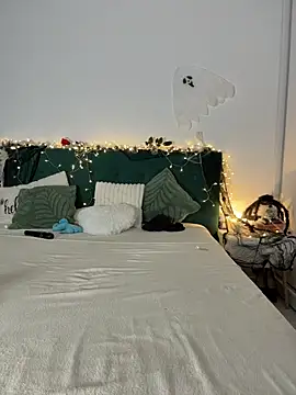 KimArts online show from October 2025 09:03:01 PM