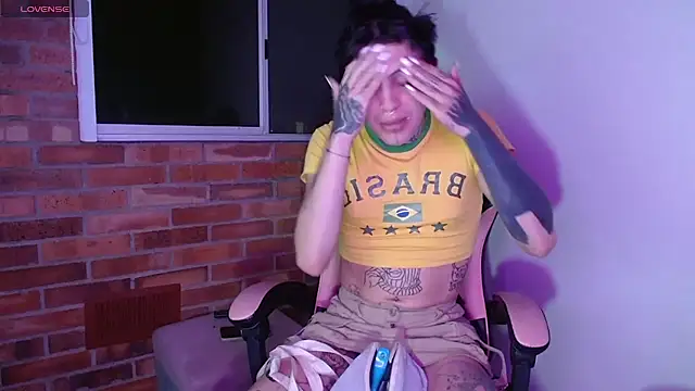 charlotbelucci  online show from November 2025 09:24:01 AM