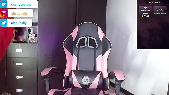 charlotbelucci  online show from November 2025 11:32:01 AM