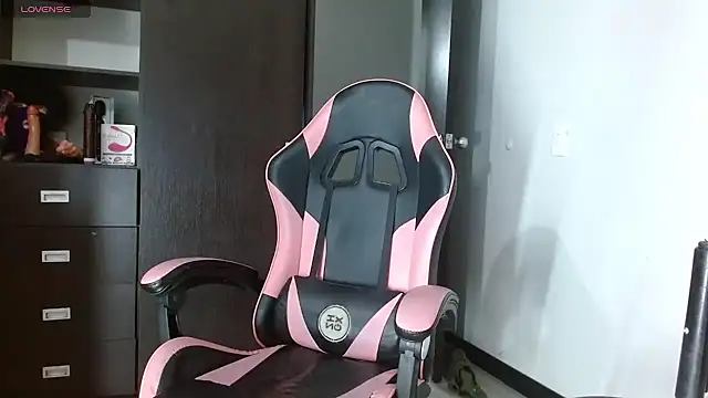 charlotbelucci  online show from November 2025 08:37:01 AM