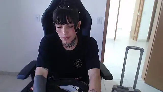 charlotbelucci  online show from October 2025 05:50:02 PM