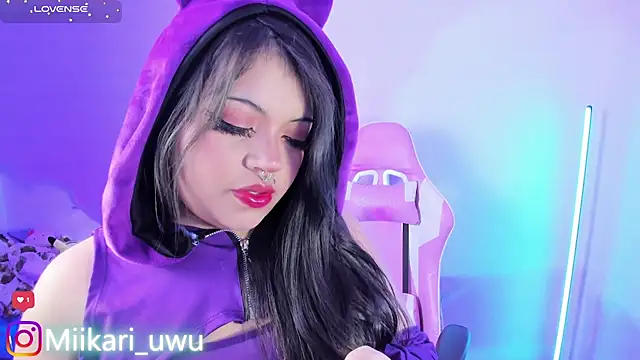 Snapshot of Ahri_Elderwood chatting on November 2025 03:40:01 AM Ahri Elderwood online show from November 2025 03:40:01 AM