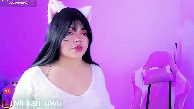 Snapshot of Ahri_Elderwood chatting on November 2025 05:33:02 AM Ahri Elderwood online show from November 2025 05:33:02 AM