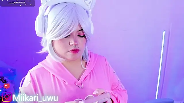 Ahri Elderwood online show from April 2026 04:06:01 AM
