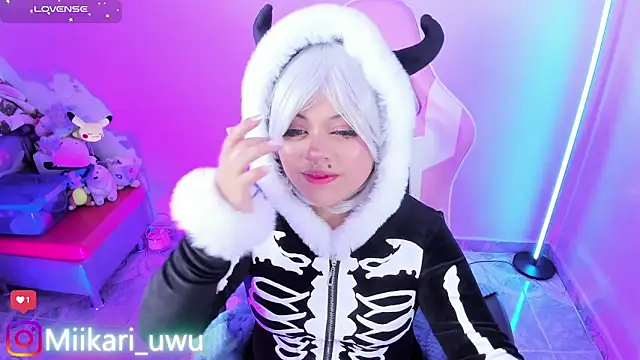 Snapshot of Ahri_Elderwood chatting on November 2025 03:50:02 AM Ahri Elderwood online show from November 2025 03:50:02 AM