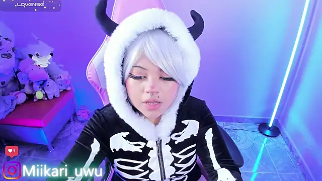 Snapshot of Ahri_Elderwood chatting on November 2025 05:34:01 AM Ahri Elderwood online show from November 2025 05:34:01 AM