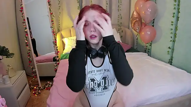 Love is Lola online show from February 2025 01:26:01 AM
