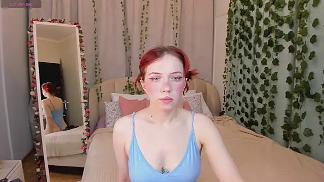 Love is Lola online show from November 2025 11:53:02 PM